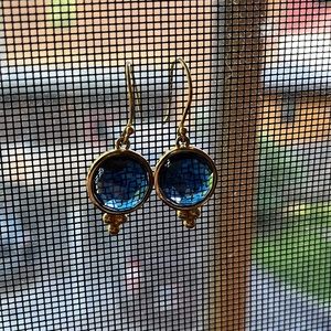 Navy quartz and gold dangling earrings